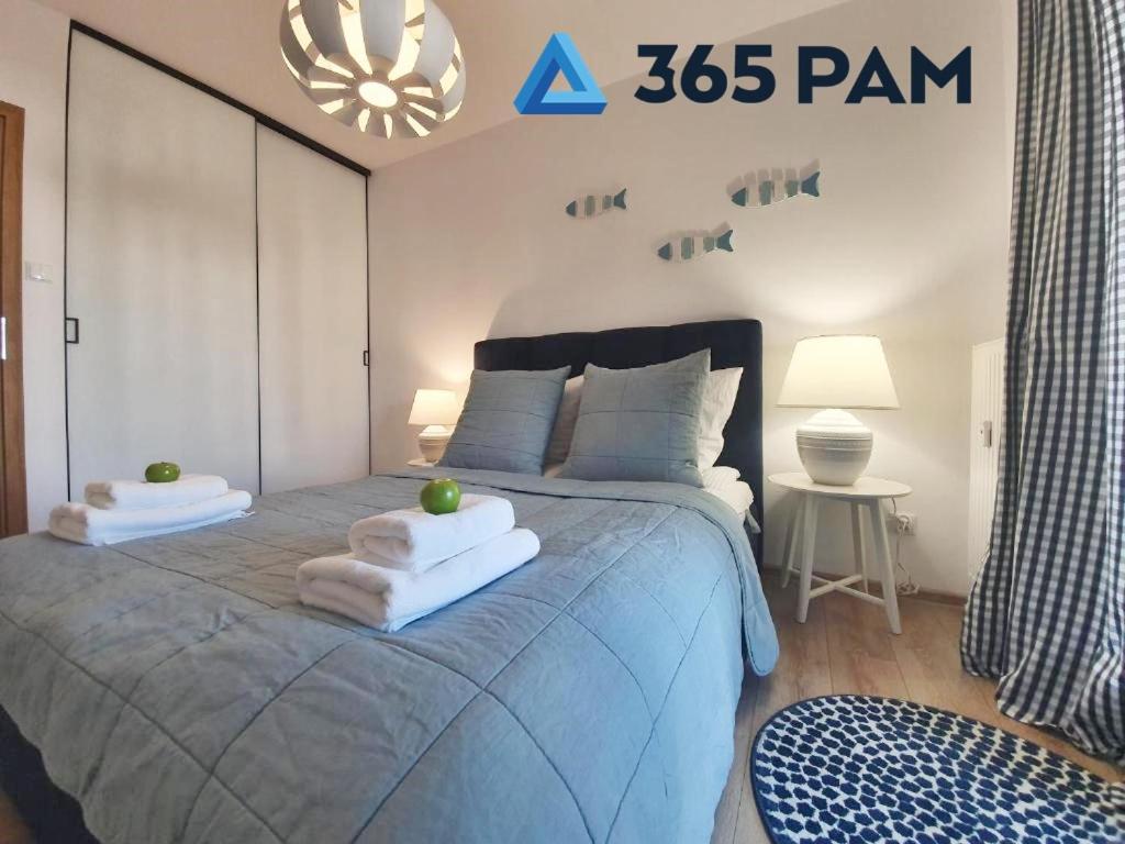 Posteľ alebo postele v izbe v ubytovaní Apartament z BASENEM Polanki Park - 365PAM