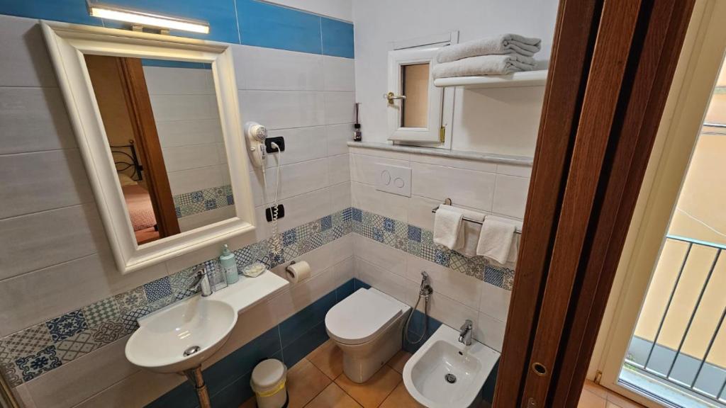 Vittoria Guest House Salerno - 9