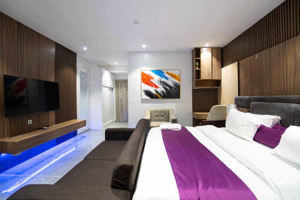 Postel nebo postele na pokoji v ubytování Nomase Hotel Limited
