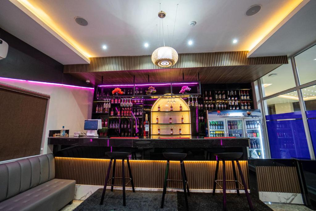 Lounge nebo bar v ubytování Nomase Hotel Limited