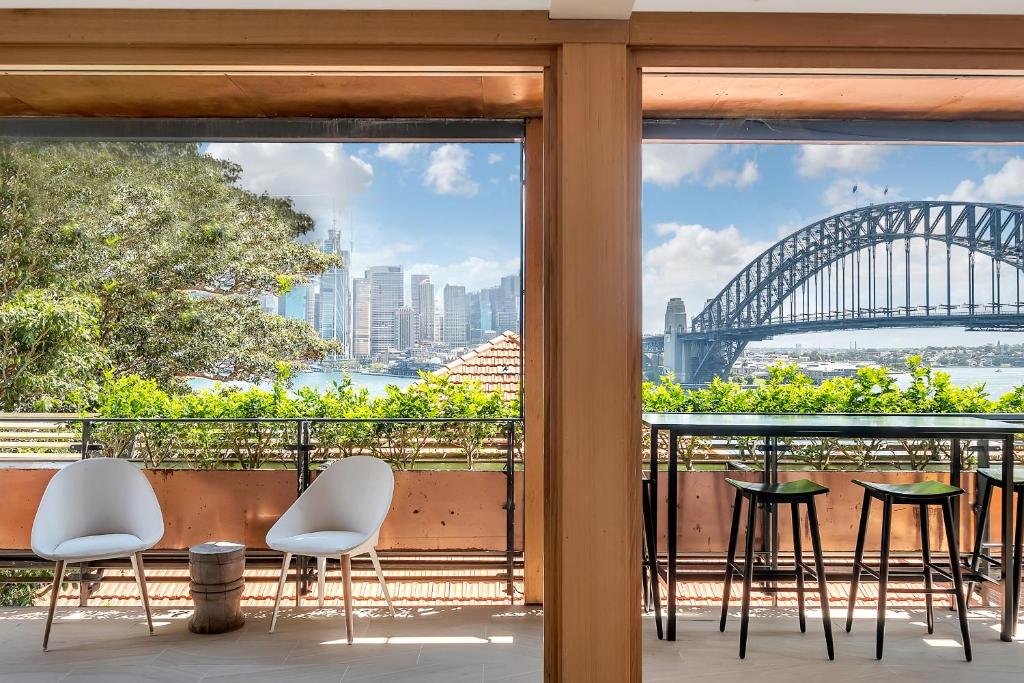 מרפסת או טרסה ב-Heatherbrae I - World Class Harbour Bridge Views!