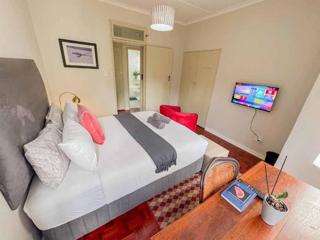 Sjónvarps- og/eða afþreyingartæki á Amoris Guesthouse Randburg II - Darrenwood