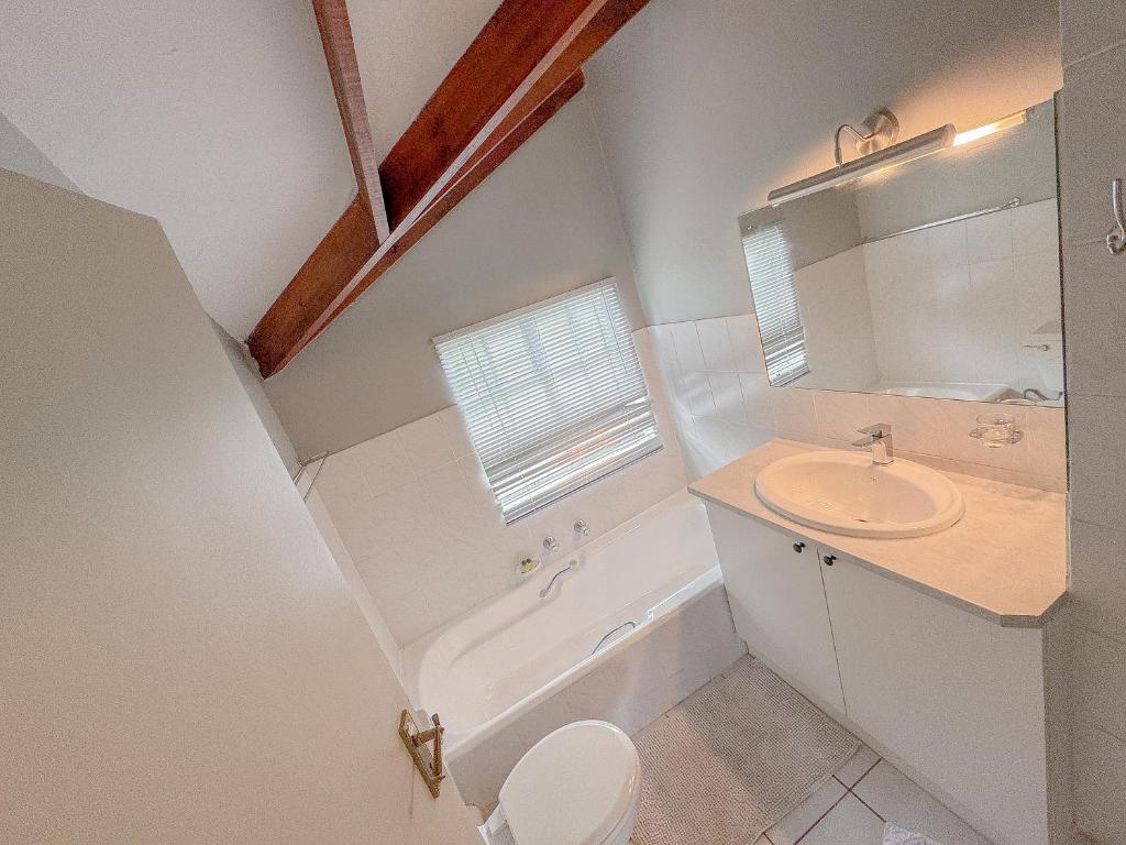 Baðherbergi á Amoris Guesthouse Randburg II - Darrenwood