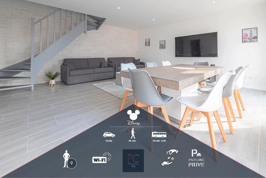 un salon avec une table et des chaises de salle à manger dans l'établissement *Disneyland-Paris* 9 pers, 2 parkings, Wifi, AC, à Montévrain