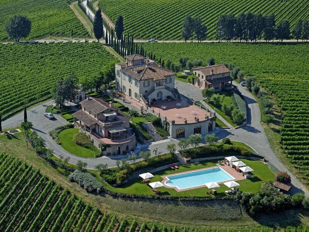 an aerial view of a house in a vineyard at Poggio al Casone in Crespina