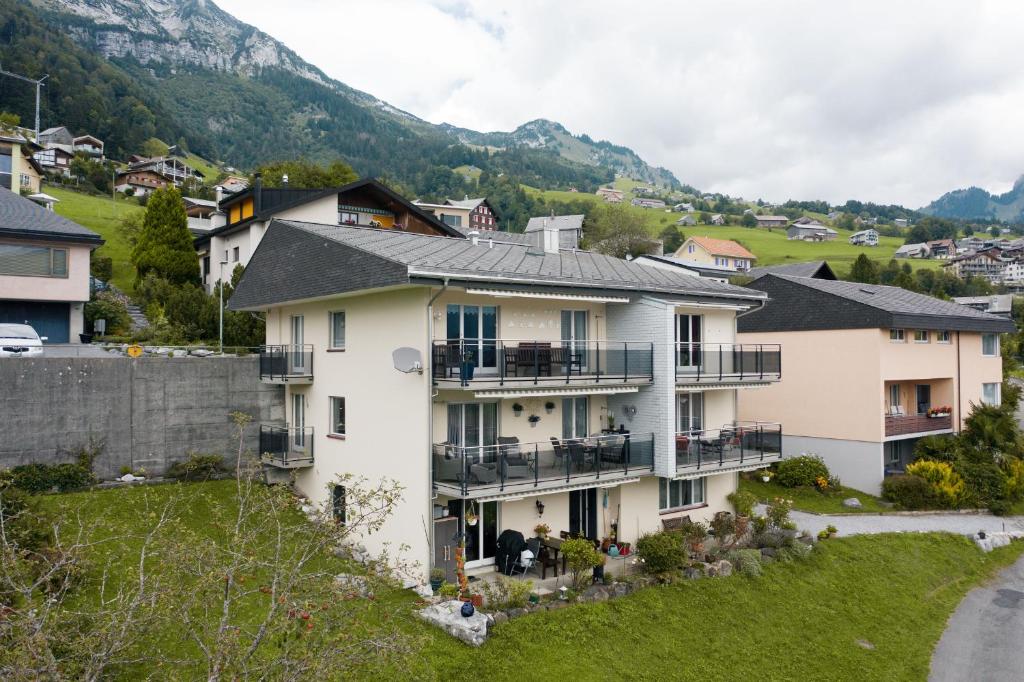 Nespecifikovaný výhled na hory nebo výhled na hory při pohledu z apartmánu