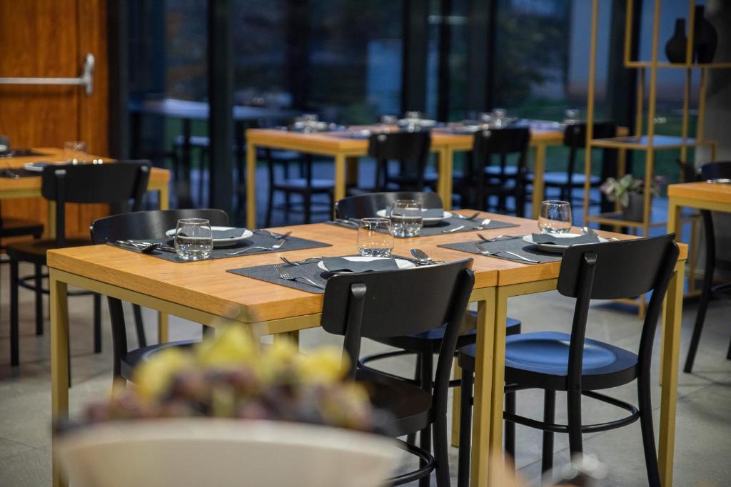 Lyra Hotel Plitviceにあるレストランまたは飲食店
