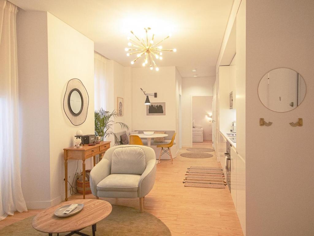 Bairro Alto Charming Bright Apt with AC Elevator