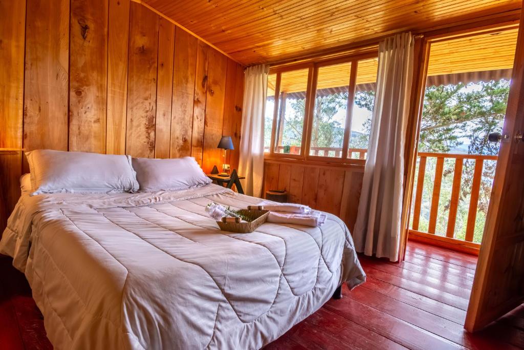 Ένα ή περισσότερα κρεβάτια σε δωμάτιο στο Hotel Casa del Colibri