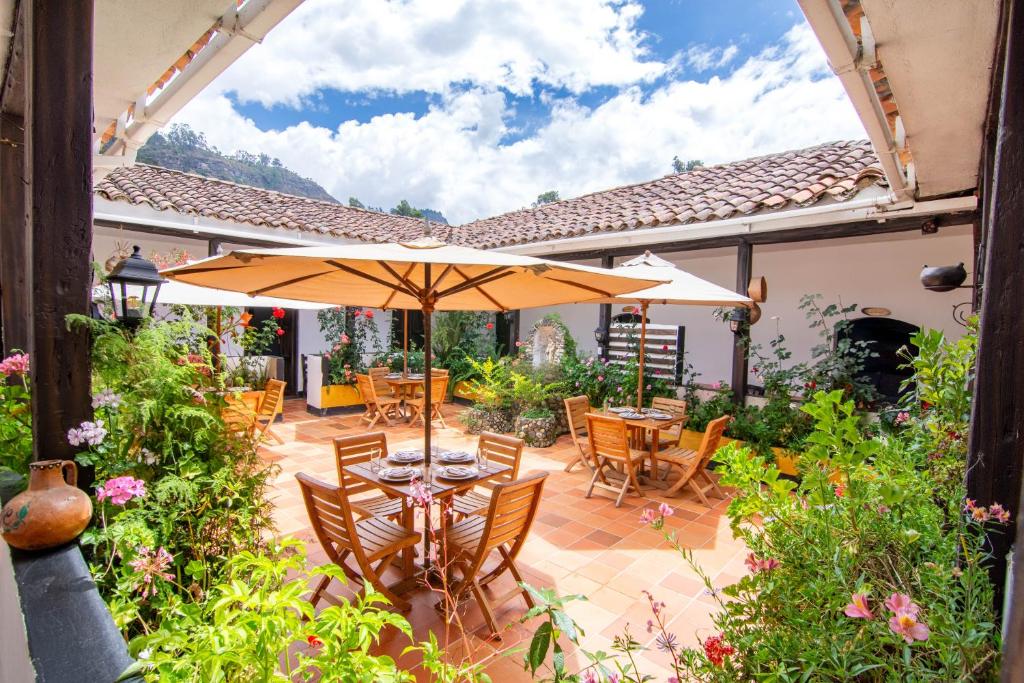Κήπος έξω από το Hotel Casa del Colibri