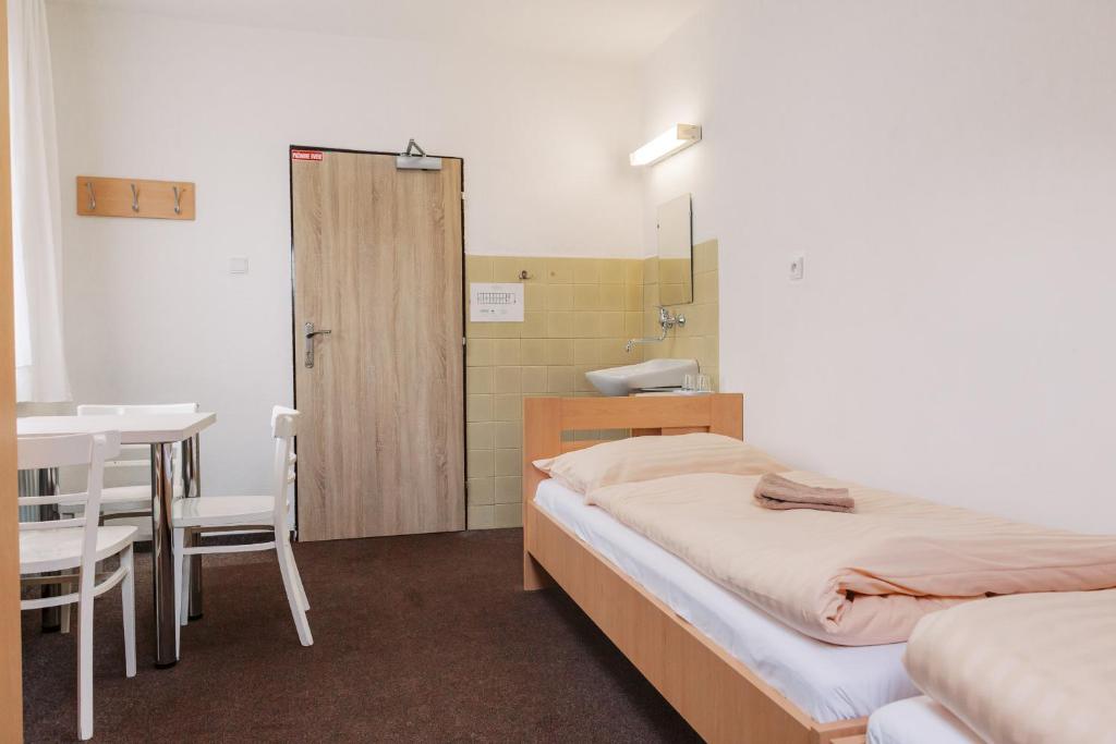 Postel nebo postele na pokoji v ubytování Turistická ubytovňa Zuberec pod Grápou