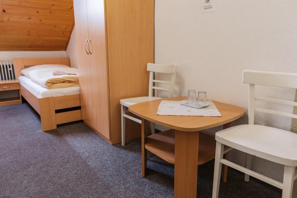Postel nebo postele na pokoji v ubytování Turistická ubytovňa Zuberec pod Grápou