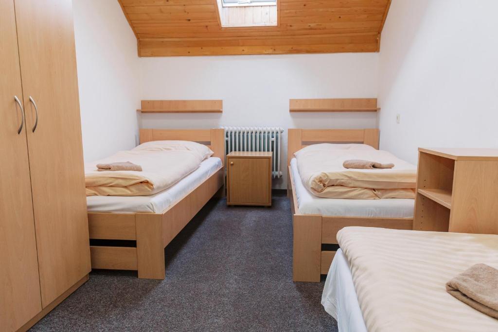 Postel nebo postele na pokoji v ubytování Turistická ubytovňa Zuberec pod Grápou