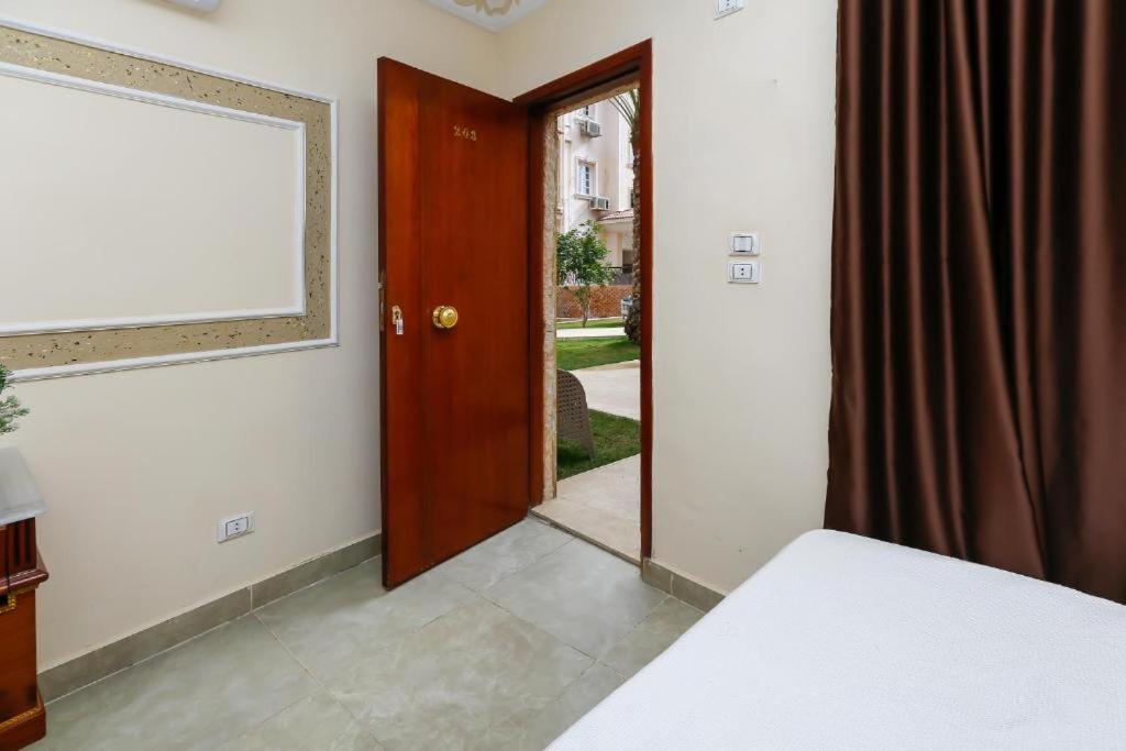 Turquoise Pyramids palace - 15