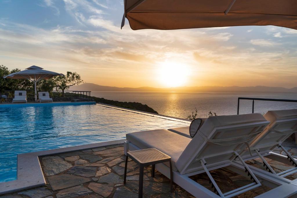 Bazén v ubytování Searocks Exclusive Village nebo v jeho okolí