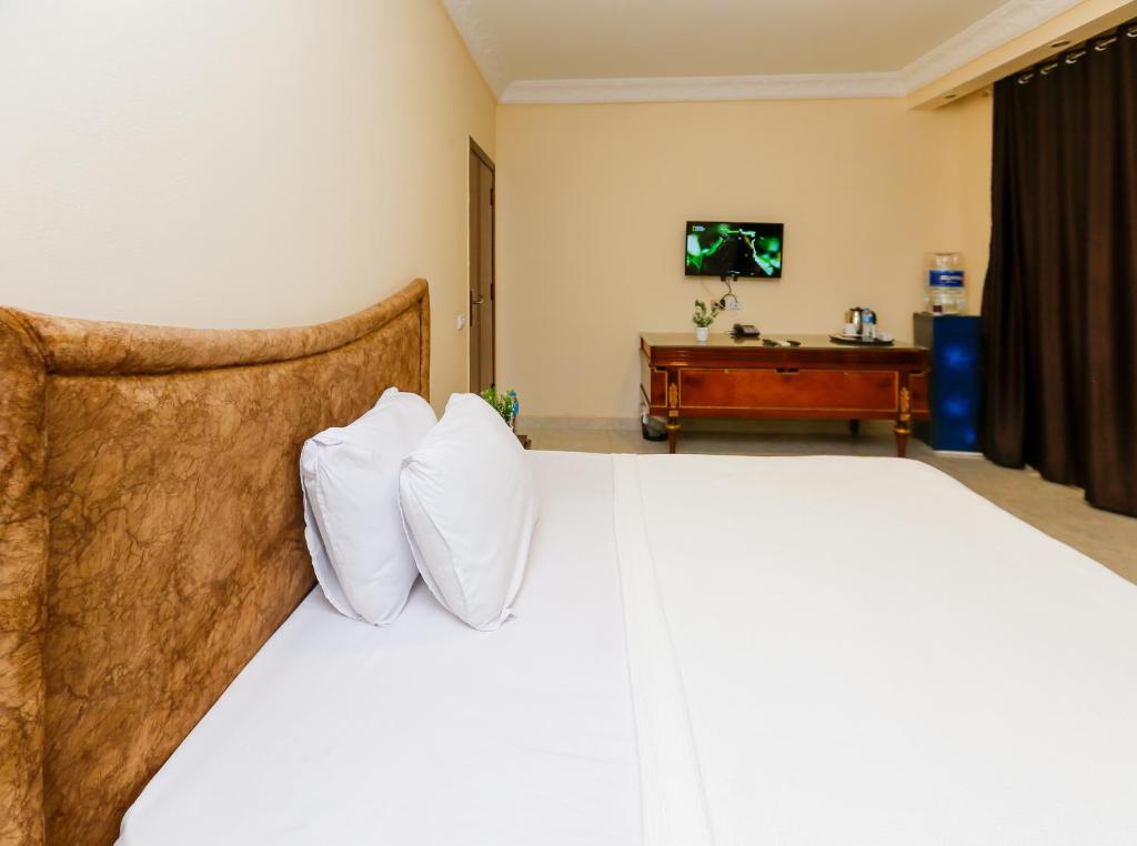 Turquoise Pyramids palace - 11