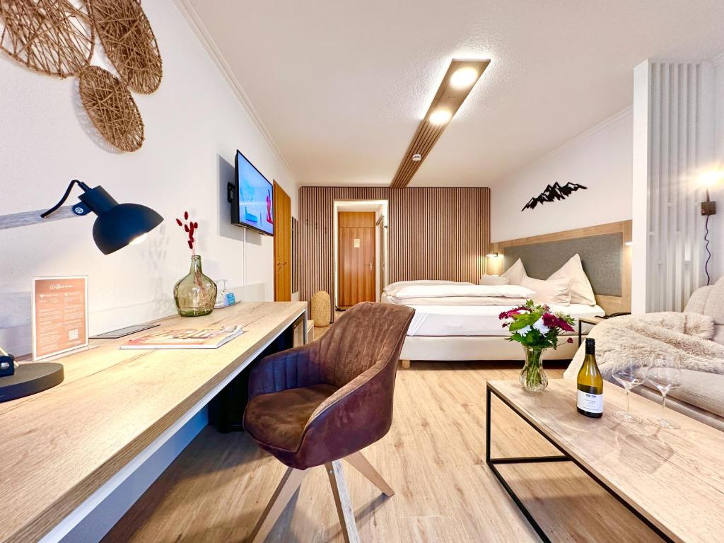 Postel nebo postele na pokoji v ubytování Yachthotel Chiemsee GmbH