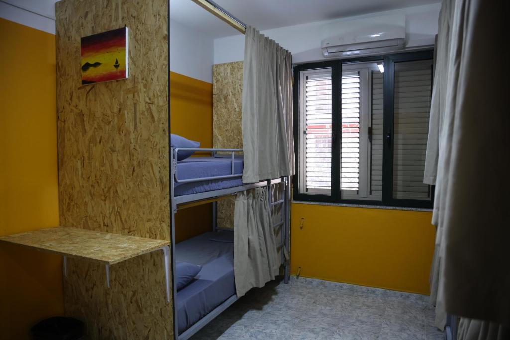Cama o camas de una habitación en Shkodra Hostel & Day Tours