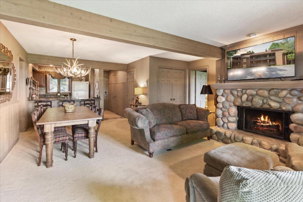 Χώρος καθιστικού στο New- Resort villa- 2Bedroom 3Bath unit Golf Pools