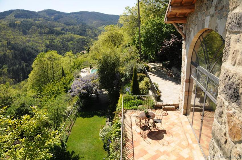 an aerial view of a garden in a house at Ferienhaus La Serre in Lentillères