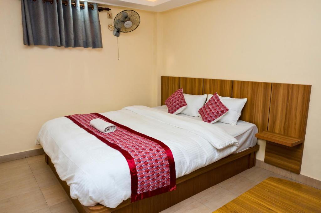 Postel nebo postele na pokoji v ubytování Rightway Hotel & Restaurant