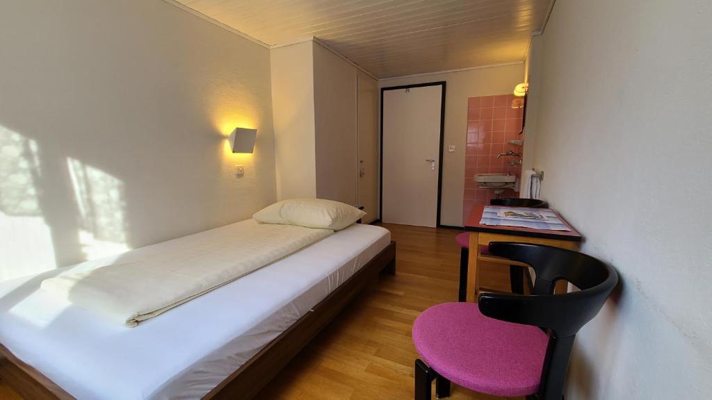 Postel nebo postele na pokoji v ubytování Hotel Cafe Seeblick