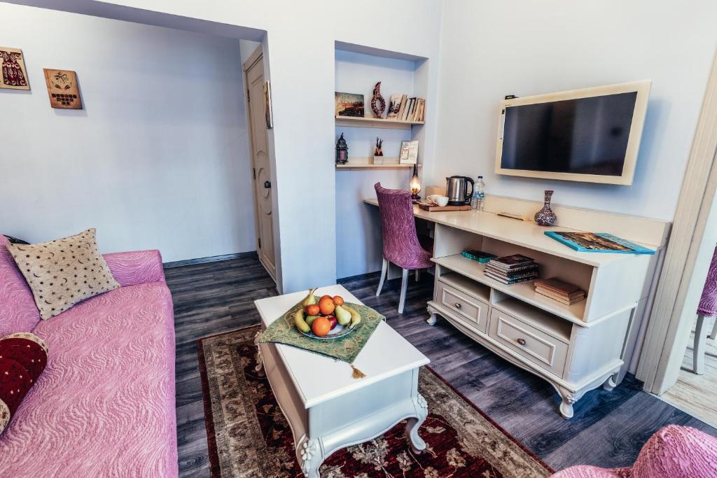 TV a/nebo společenská místnost v ubytování Olive Garden Apart