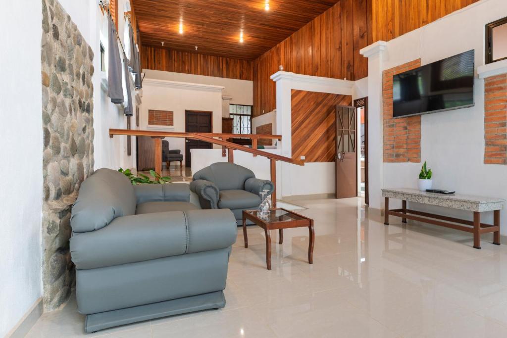 TV a/nebo společenská místnost v ubytování Hotel Ribera La Paz