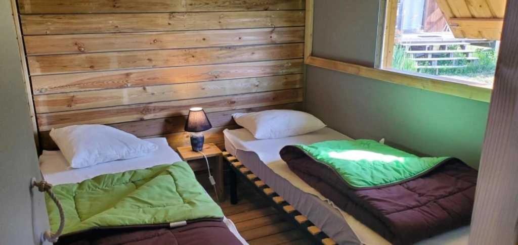 Ένα ή περισσότερα κρεβάτια σε δωμάτιο στο Camping 3 étoiles - Piscine - ccbadc0