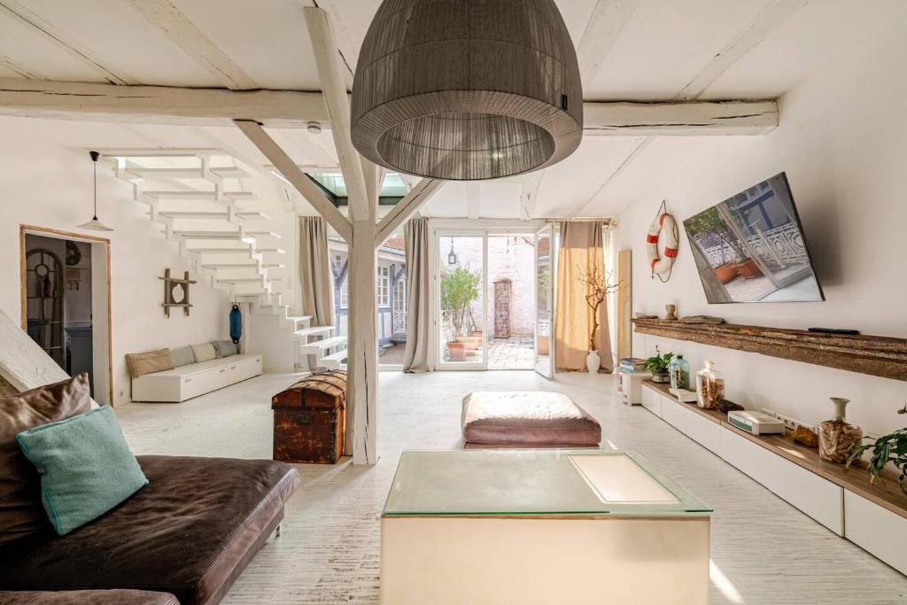 a living room with a couch and a table at Stilhaus 1730 in Königsbach Stein