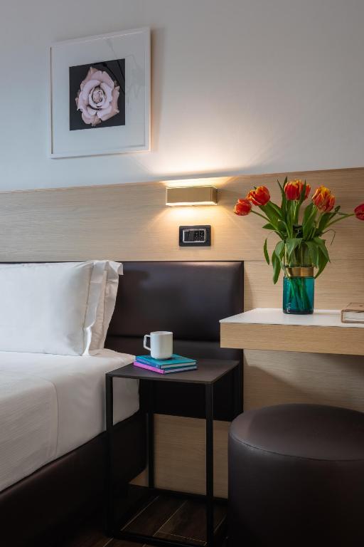 A bed or beds in a room at Globus Urban Hotel