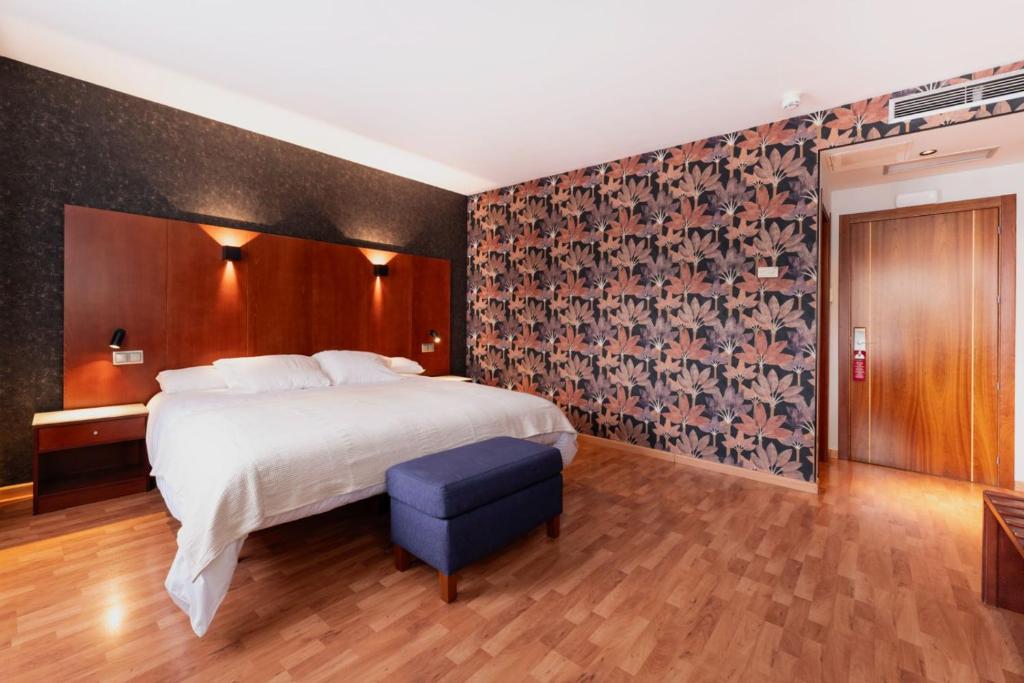 Postel nebo postele na pokoji v ubytování Hotel Doña Urraca