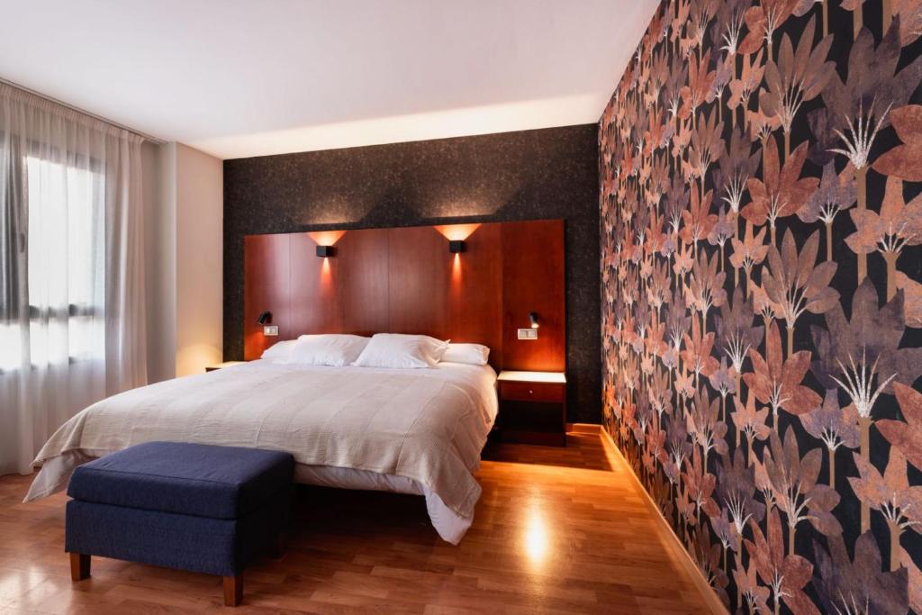 Postel nebo postele na pokoji v ubytování Hotel Doña Urraca