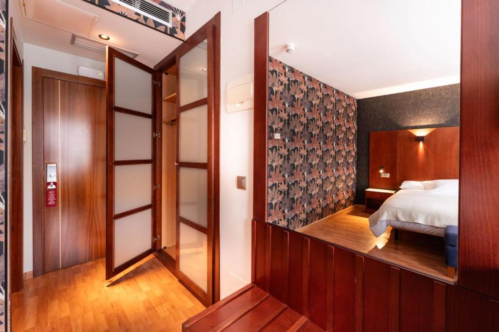 Postel nebo postele na pokoji v ubytování Hotel Doña Urraca