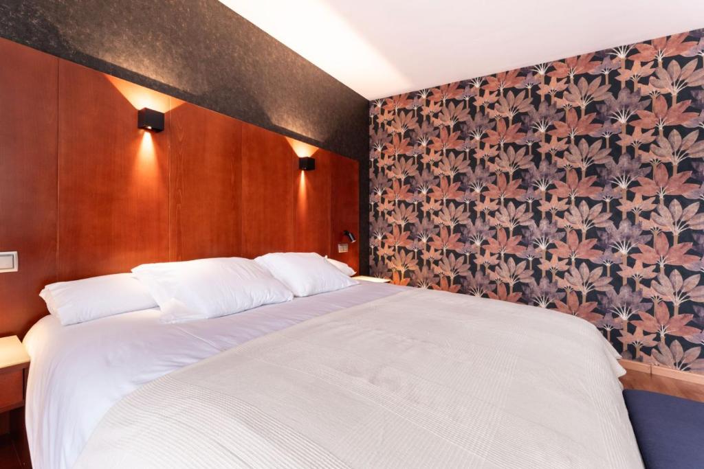 Postel nebo postele na pokoji v ubytování Hotel Doña Urraca