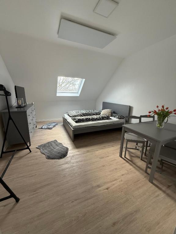 a white room with a bed and a table at Modern & charmant in Dortmund in Dortmund