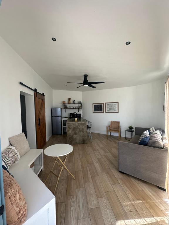 Bella Vista Side - Housity