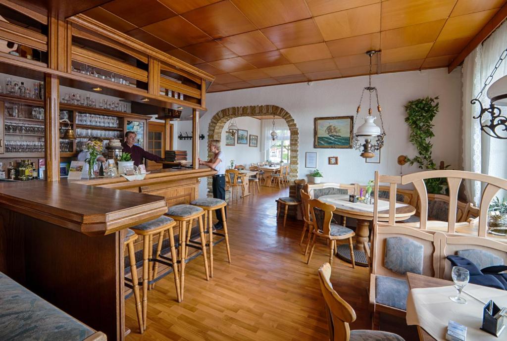 Restoran või mõni muu söögikoht majutusasutuses Elbterrassen zu Brambach
