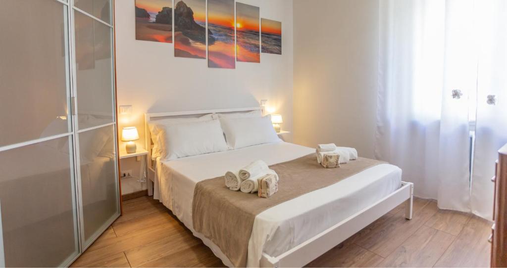 Postel nebo postele na pokoji v ubytování 5 Min dal Mare Centro Wi-fi & Balcone