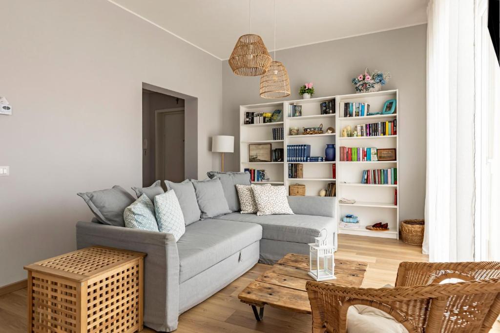 Posezení v ubytování Lido Camaiore Roomy Apartment for 7!