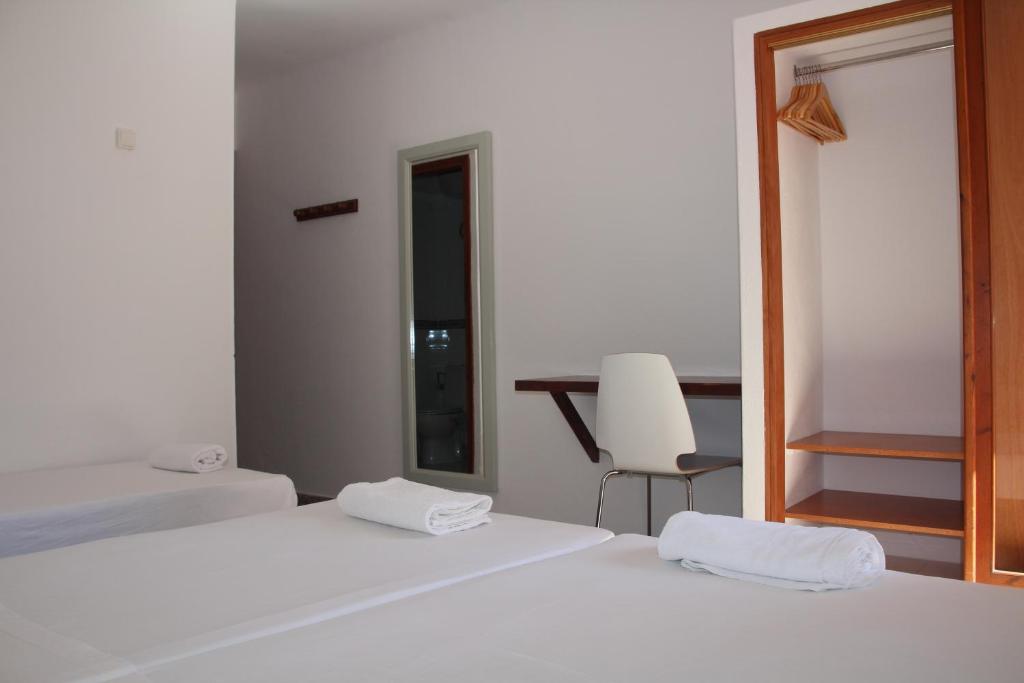 Postel nebo postele na pokoji v ubytování Hostal Las Nieves