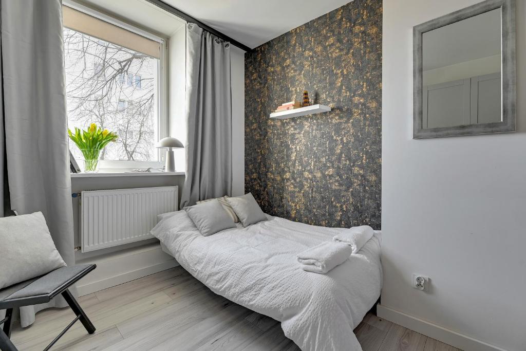 a bed in a room with a wall at Gdynia Campus in Gdynia