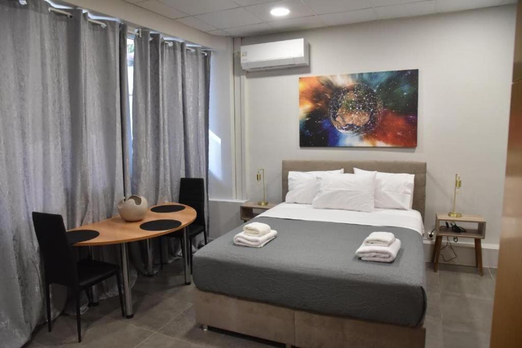 Athens Zeus A by Super Host Hub