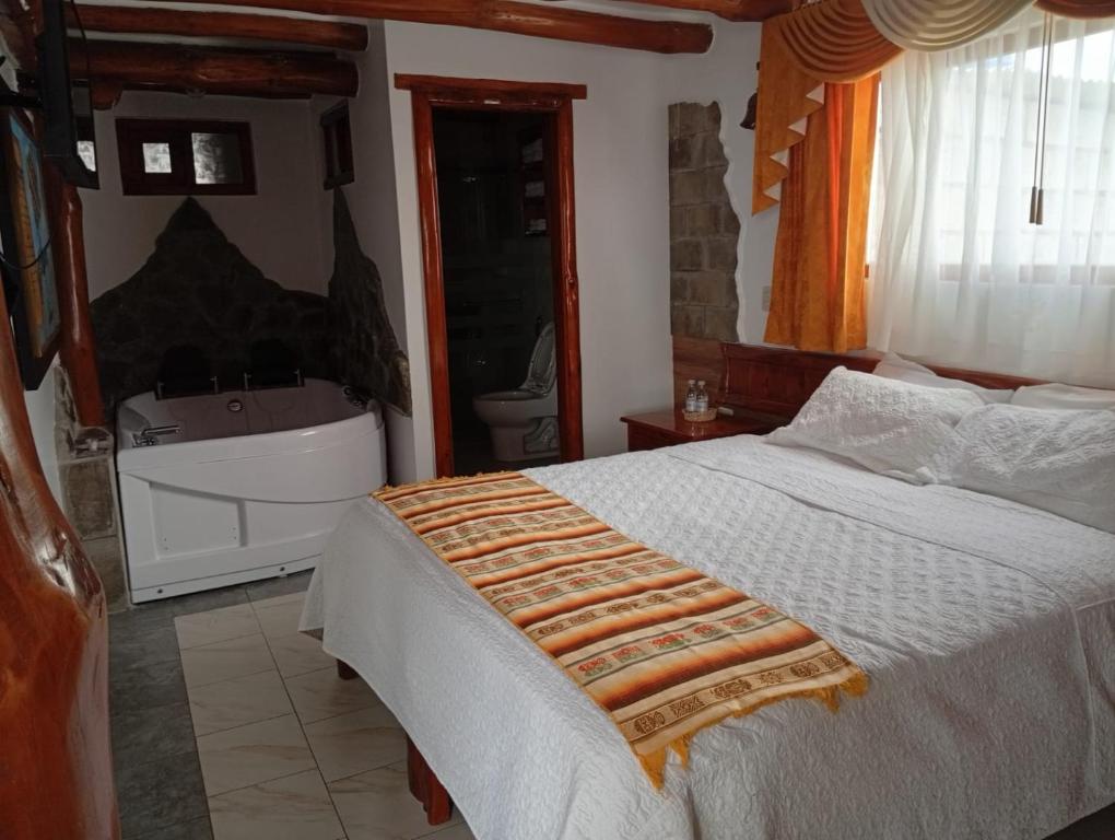 Postel nebo postele na pokoji v ubytování Hotel Maderanegra By Huasicama