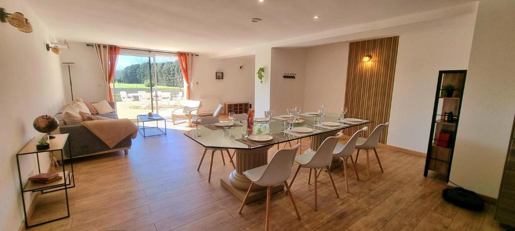 Photo de la galerie de l'établissement Maison mitoyenne L'Isle-sur-la-Sorgue, à LʼIsle-sur-la-Sorgue