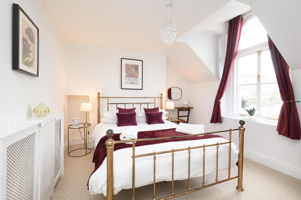 Superb House in Looe, in walking distance to Beach and Bars with Great Views - Huis Met Vier Slaapkamers