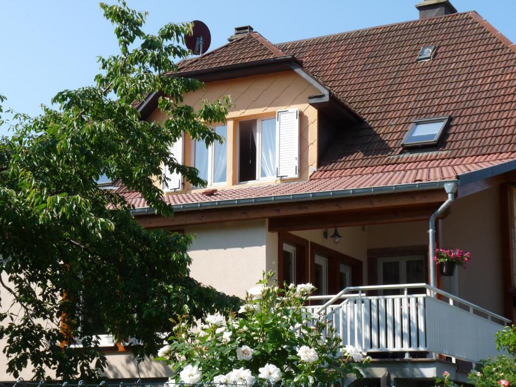 a house with a red roof at Locations Dupertuis Alsace in Le Hohwald