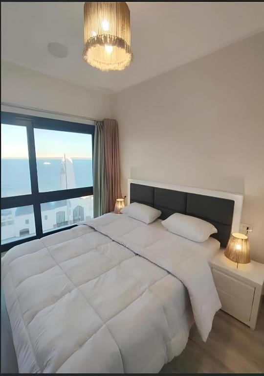 Postel nebo postele na pokoji v ubytování BLUE ViEW SUiTES
