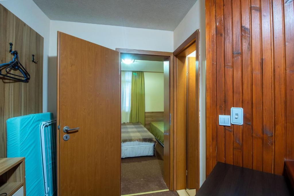 Postel nebo postele na pokoji v ubytování Ski Villa in Pamporovo Forest