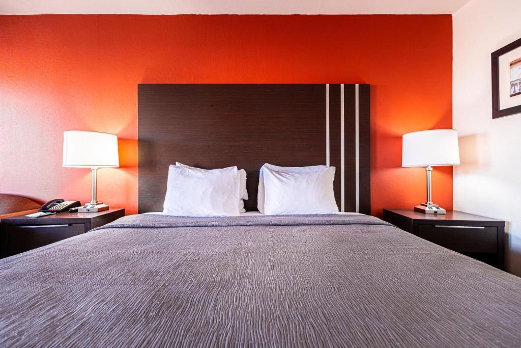 Postel nebo postele na pokoji v ubytování Quality Inn Amarillo I-40 East